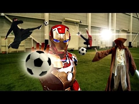 Superman, Iron Man, Spider-Man, Magneto y otros jugando fútbol (Video)