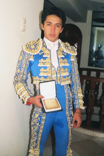 Juan Carlos con escapulario de Canta