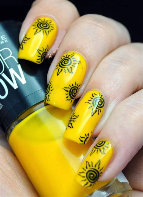 yellow nail art