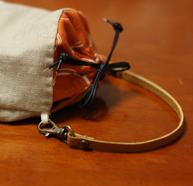 Petit pouch with a leather strap