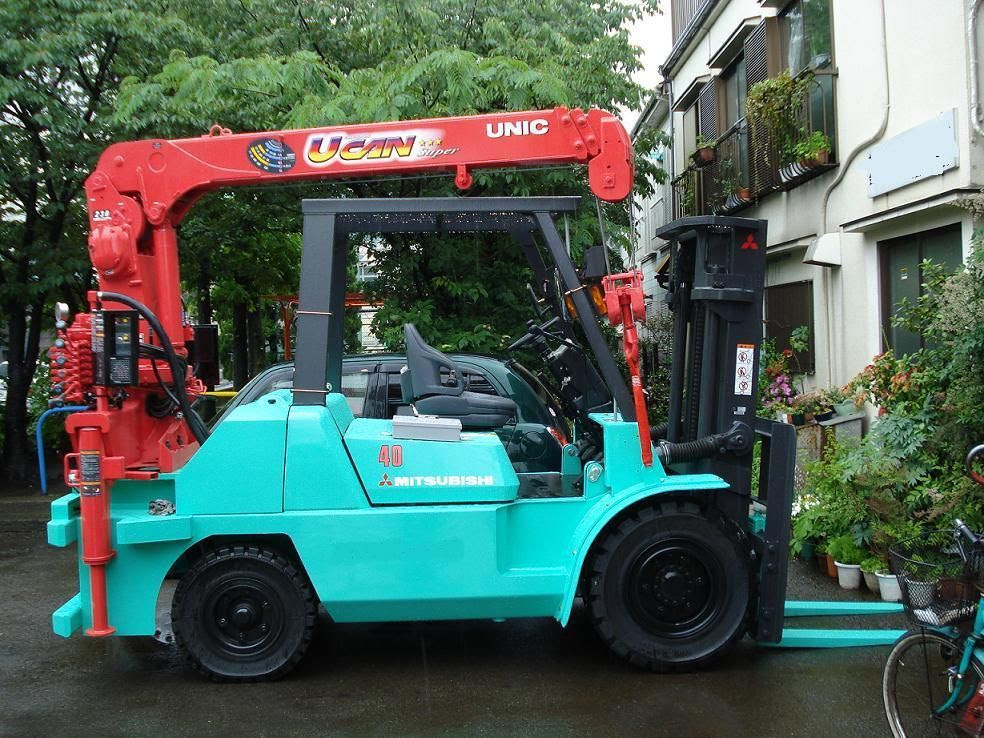 フォークリフトにユニッククレーン取付 小型移動式クレーン ４トンフォーク 後部取付バージョン 新洋工業のブログ
