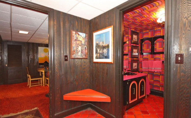"The original owner built the house and customized it and did all the decor in the early ‘70s," realtor Matt Duffy told BuzzFeed. And even though the new owners have lived in the house for more than 20 years, they haven't changed a thing.