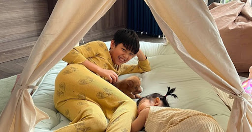 
                                    Cường Đô La tổ chức cắm trại tại gia chào mừng thành viên mới, thái độ của Subeo và Suchin với 'em' thế nào?