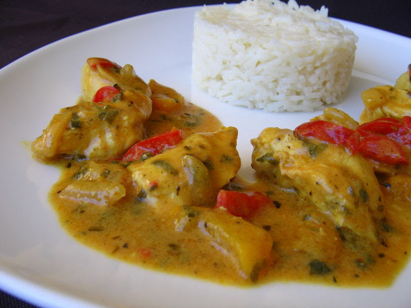 Poulet au Curry, lait de coco, et poivrons - La Cuisine De Marie