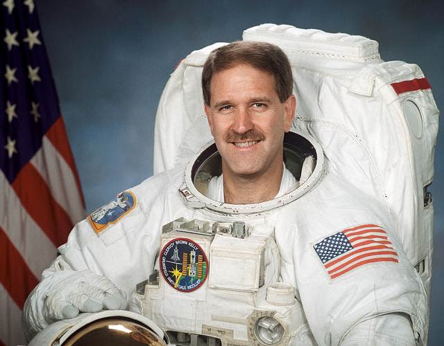 John Mace Grunsfeld actualmente es administrador asociado del Directorio de Misiones Cientificas de la NASA.