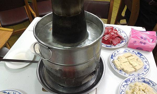 【中肯‧食記】台北‧台電勵進酸菜白肉鍋（380吃到飽） @ 寒武紀。 :: 痞客邦
