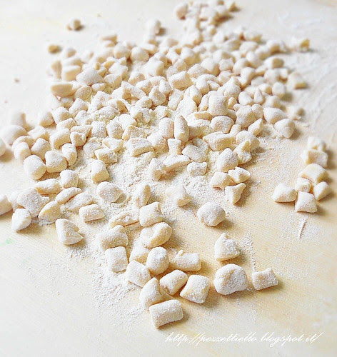 Gnocchetti con farina di ceci al pesto siciliano