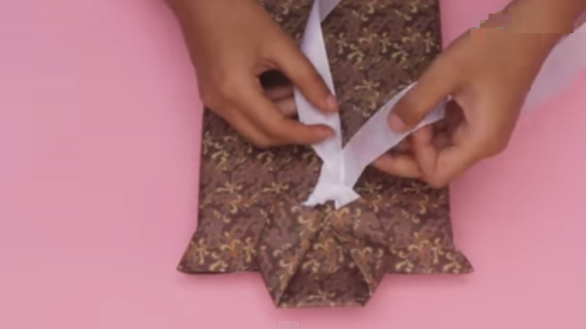 Tips Unik Membungkus Kado Berbentuk Kemeja