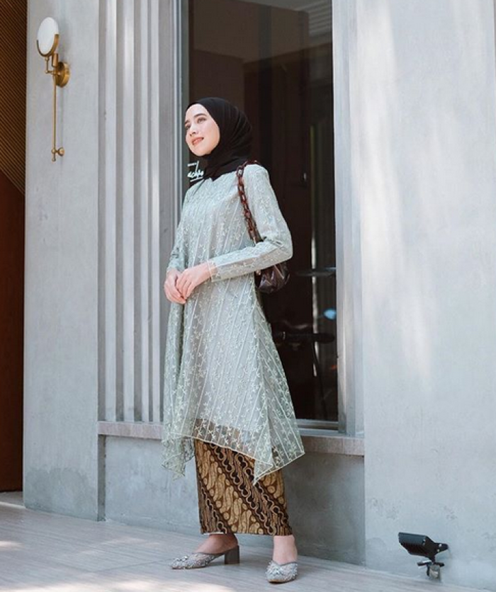 Ala Selebgram Rizky Amelia 5 Referensi Model Kebaya 