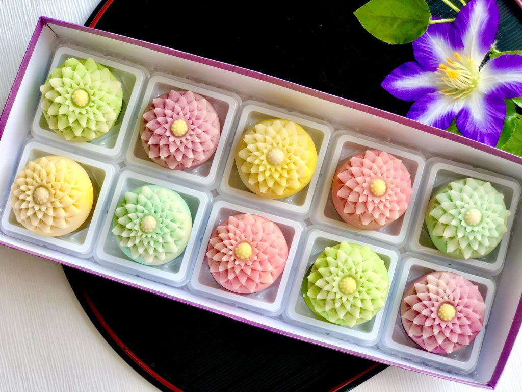 鋏菊10個入りの上生菓子 株式会社欣榮堂