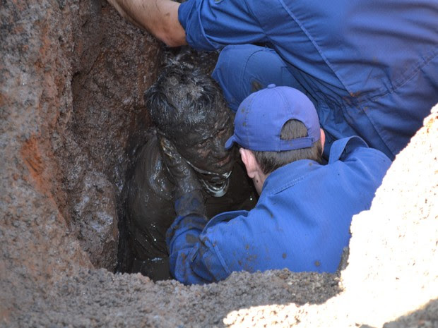 Homem foi resgatado com vida após ser soterrado em SC (Foto: Carol Debiasi/Tudo sobre Xanxerê)