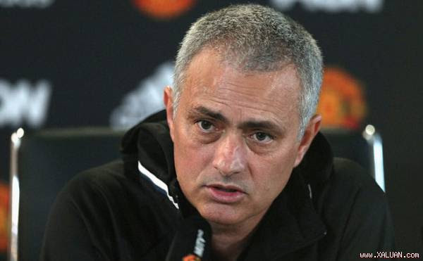 Sắp đạt mốc lịch sử với Man United, Mourinho bỗng thấy ‘run’