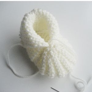 Tricoter Les Chaussons De Bebe Ici Un Modele Monde Tricot