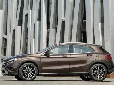 "مرسيدس بنز GLA – 2015"، والتي يُنتظر كشف النقاب عنها رسمياً مع نهاية العام الجاري.