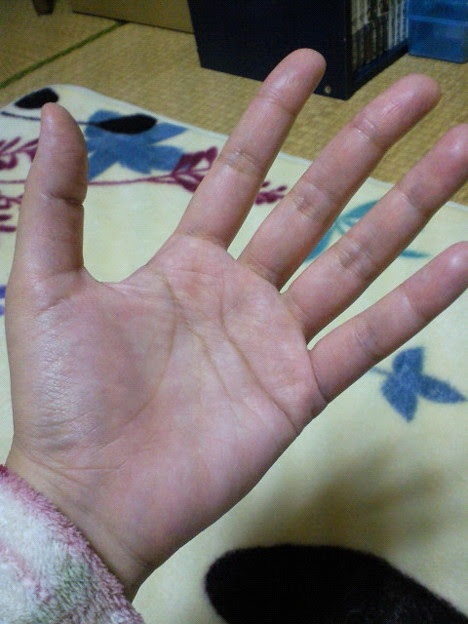 最近 人から指が長いと言われたこの手 自分としては平手打ちする時 Trang Chia Sẻ ảnh Photozou
