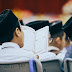 حمل القران باليد في المنام - 1 - إذا اشترى شخص في المنام مصحف شريف دل ذلك على المشاريع الناجحة وتحقق الأمنيات البعيدة وربما الغنى من بعد الفقر والشفاء من المرض بأمر الله.