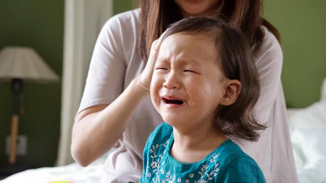 Có thể bạn không tin, nhưng một củ khoai tây có thể trị được cơn ăn vạ, khóc lóc của trẻ rất hiệu quả - Ảnh 1.