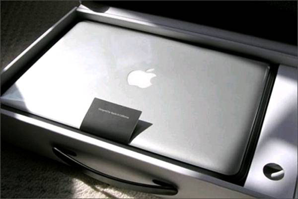 perierga.gr - MacBook Pro: Το πιο περίεργο άρωμα που έγινε ποτέ!