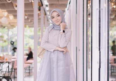 Paduan Jilbab Untuk Baju Abu Abu