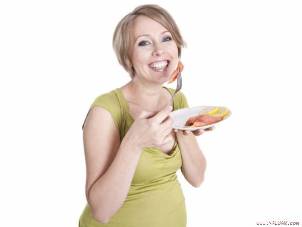 Mẹ ăn cá, con giảm tiểu đường