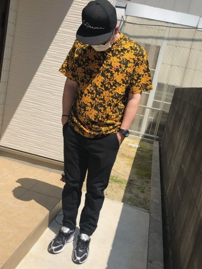 Tシャツ 花柄 メンズコーデ 人気の花柄シャツを紹介