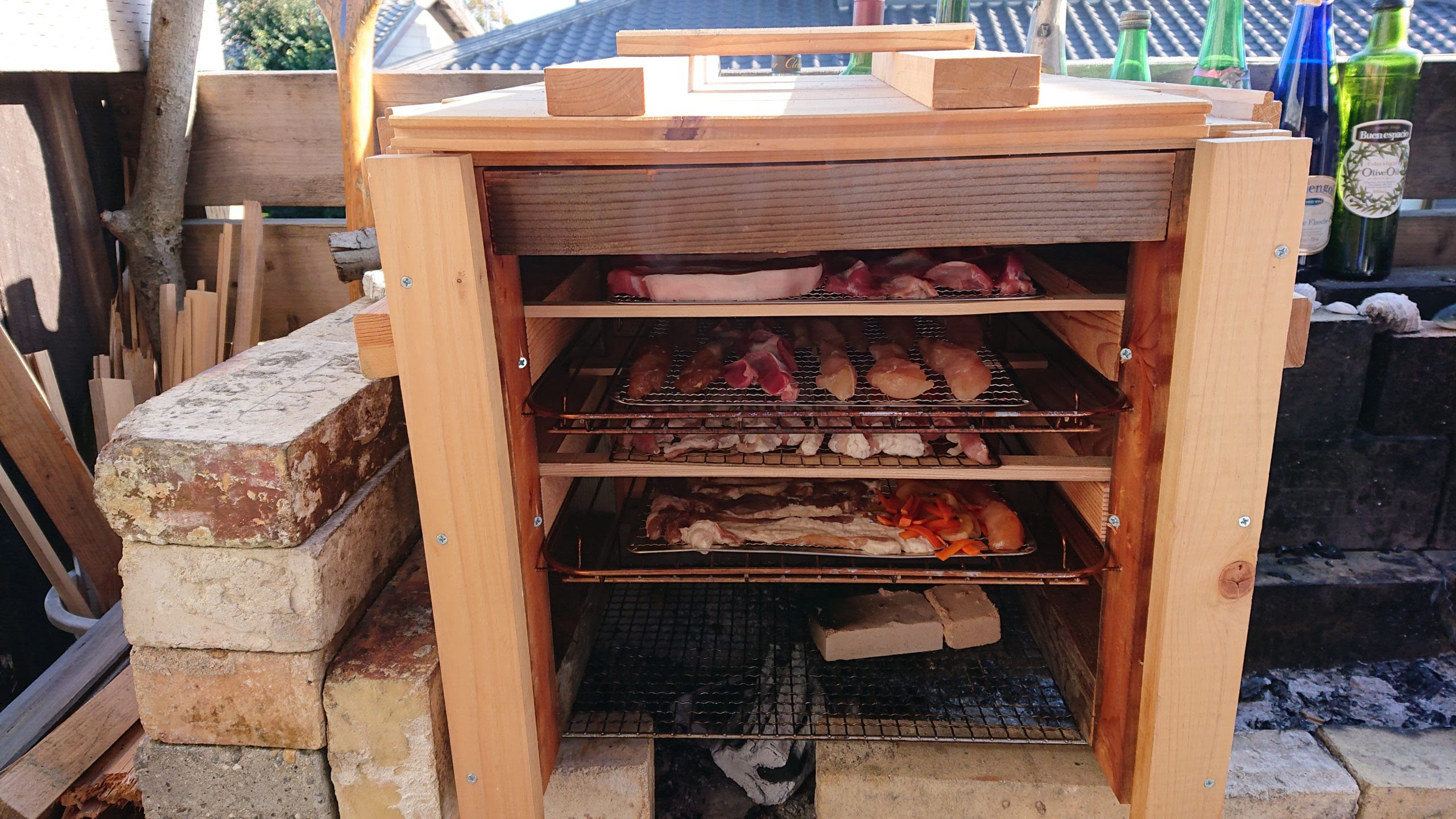 やっぱり燻製器を自作してみた 自宅の庭でdiyキャンプ わくわく財団