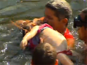 Menina foi resgatada de rio, mas não sobreviveu ao afogamento (Foto: Reprodução/ TV Globo)