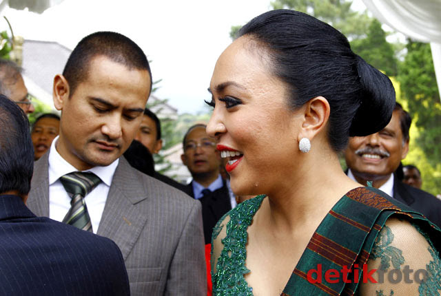 Angie & Muji Hadiri Pernikahan Ibas