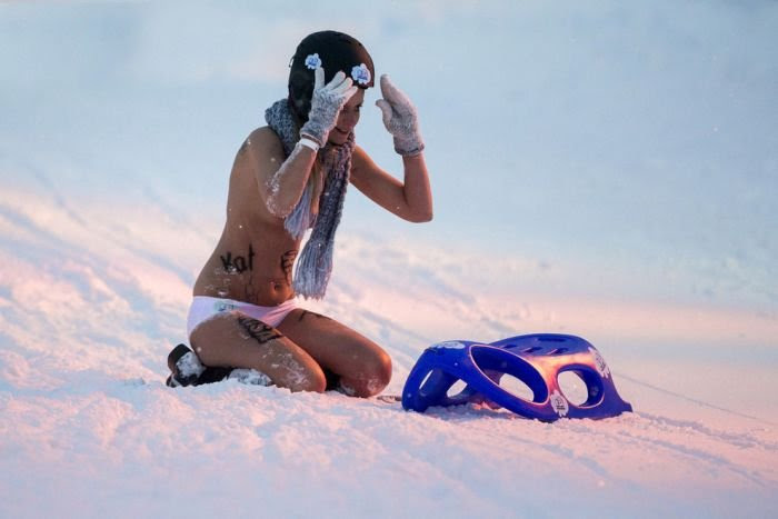 Голое соревнование на санках в Германии (18+)