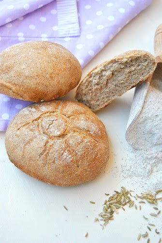Rye flour bread rolls with fennel seeds