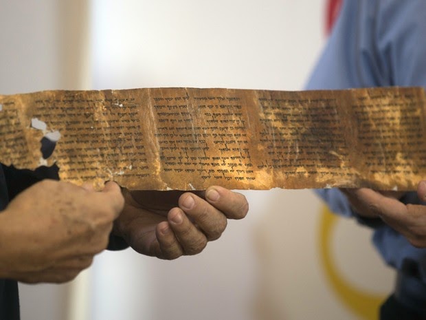 Mais antiga cópia dos Dez Mandamentos é exibida em Israel