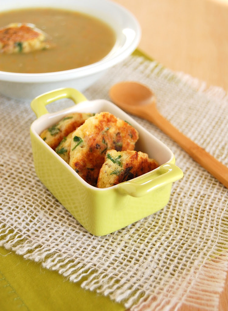 Kitchen garden soup with tiny herb omelettes / Sopa do jardim com mini omeletes de ervas