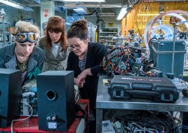 Erin (Kristen Wiig) comes to talk to Abby (Melissa McCarthy) and Holtzmann (Kate McKinnon) at the Paranormal Studies Lab at the Higgin's Institute in Columbia Pictures' GHOSTBUSTERS.