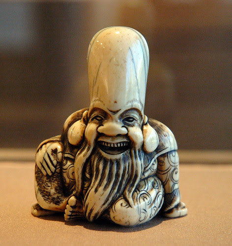 012-Netsuke de Fukurokuju dios de la sabiduria talla en marfil- Wikimedia Commons