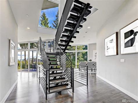 1372 sqft single family home located at 203 n cimarron rd built in 1990. 45 Half-Turn Staircase Ideas (Photos) - Home Stratosphere