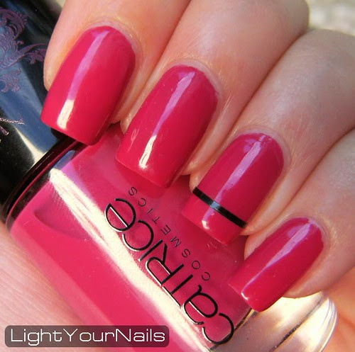 Striping tape nail art