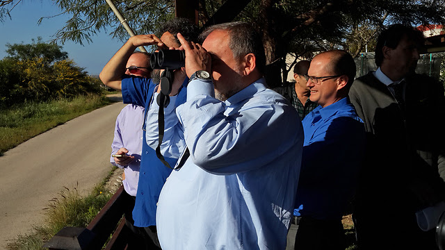 Lieberman at Netiv HaAsara (Photo: Roee Idan)