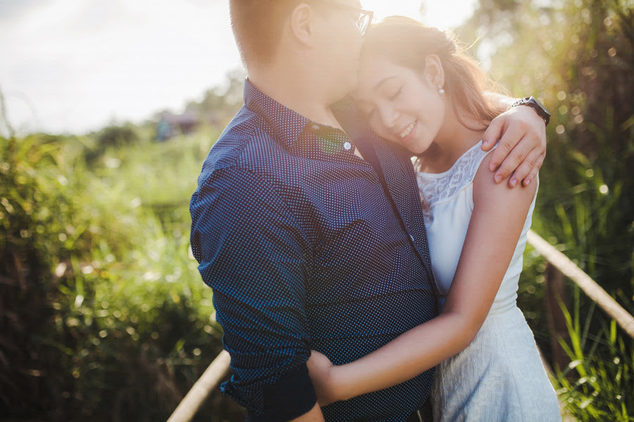 フリー写真 抱き合っておでこにキスをカップルでアハ体験 Gahag 著作権フリー写真 イラスト素材集