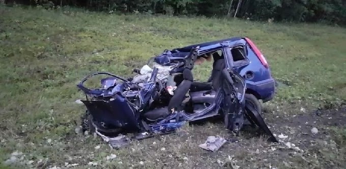 На трассе Тюмень-Ханты-Мансийск два автомобиля на скорости влетели в большегруз