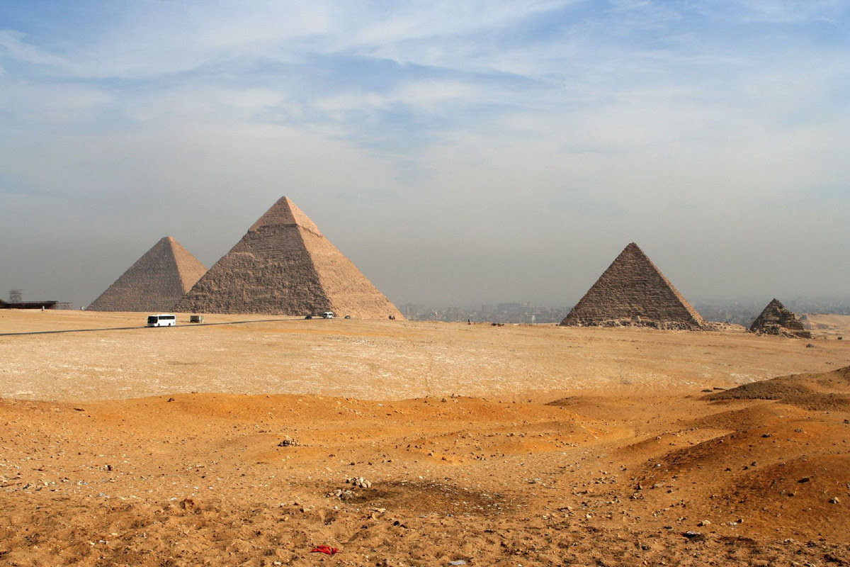 The Pyramids of Giza Pictures, Photos & Facts - Cairo,