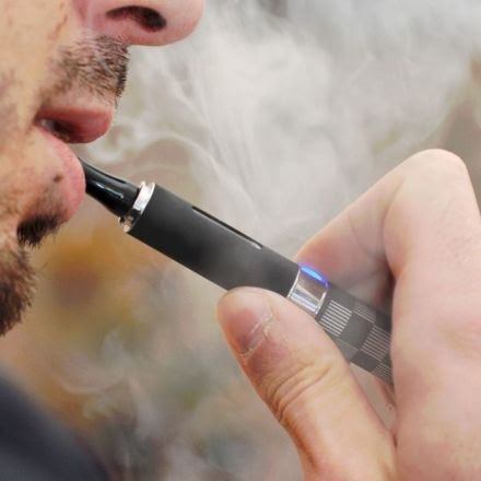 U.S. bans e-cigarettes from checked baggage on flights