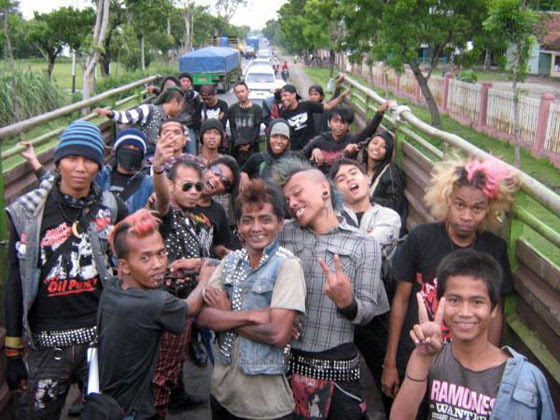 Indonesian Punks Harassed By Authorities Odd Culture Indonesian Punks Harassed By Authorities Odd Culture