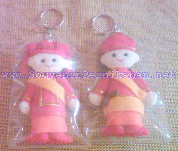 Boneka Kain Flanel Pakaian adat Minang Kabau Sumatera 