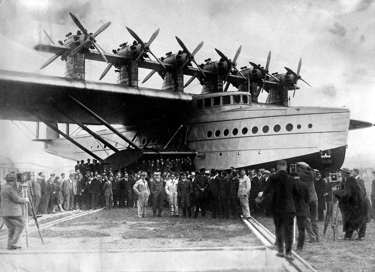 Este enorme barco voador luxuoso mal conseguia sair da água 06
