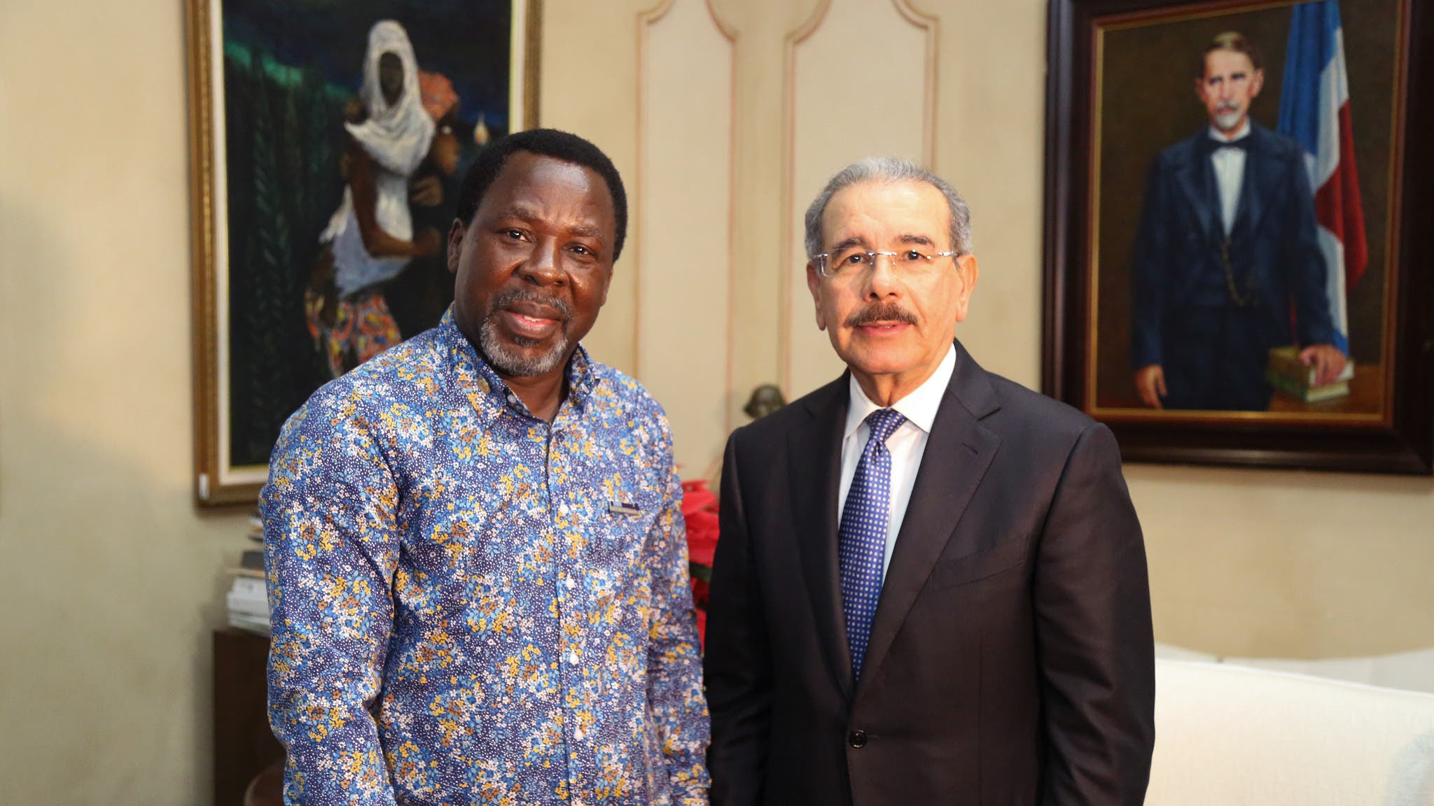 El  profeta nigeriano, Temitope Balogun Joshua y el presidente Danilo Medina.