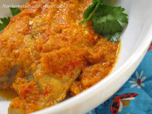 Grilled fish with yogurt