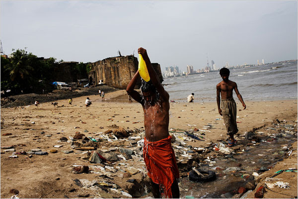 http://graphics8.nytimes.com/images/2009/07/14/world/14mumbai_600.jpg