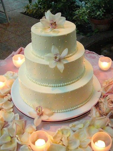 white wedding cakes with orchids. White wedding cake with