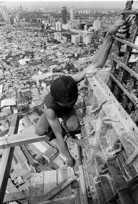 Indonesian construction workers (23 photos)