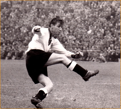http://retrosport.files.wordpress.com/2009/10/fritz-walter1.jpg
